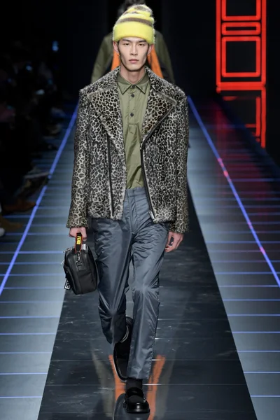 Look 12